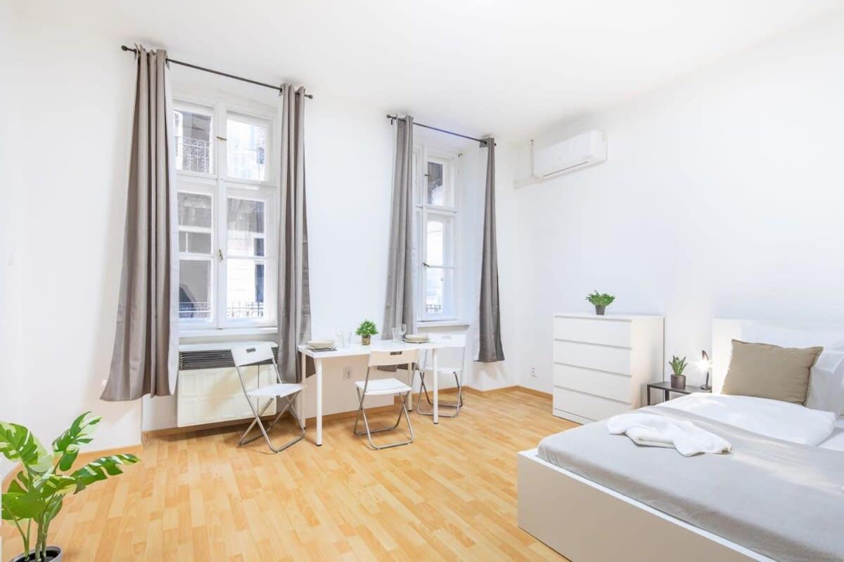 Very Central Convenient Flat Budapest Eksteriør bilde