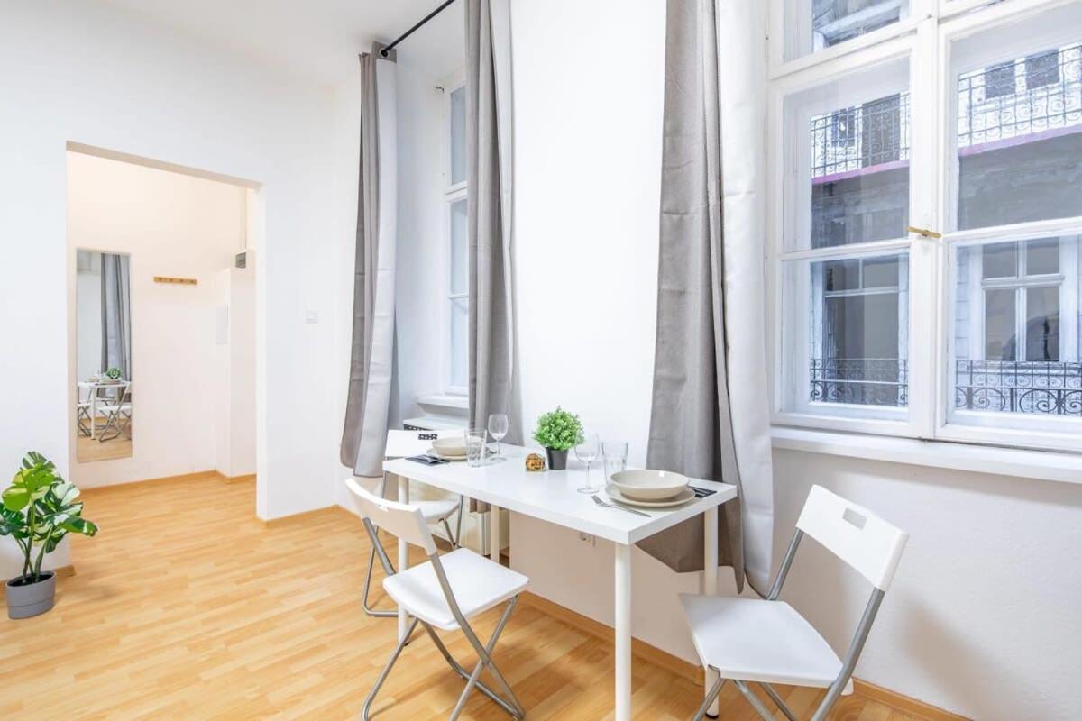 Very Central Convenient Flat Budapest Eksteriør bilde